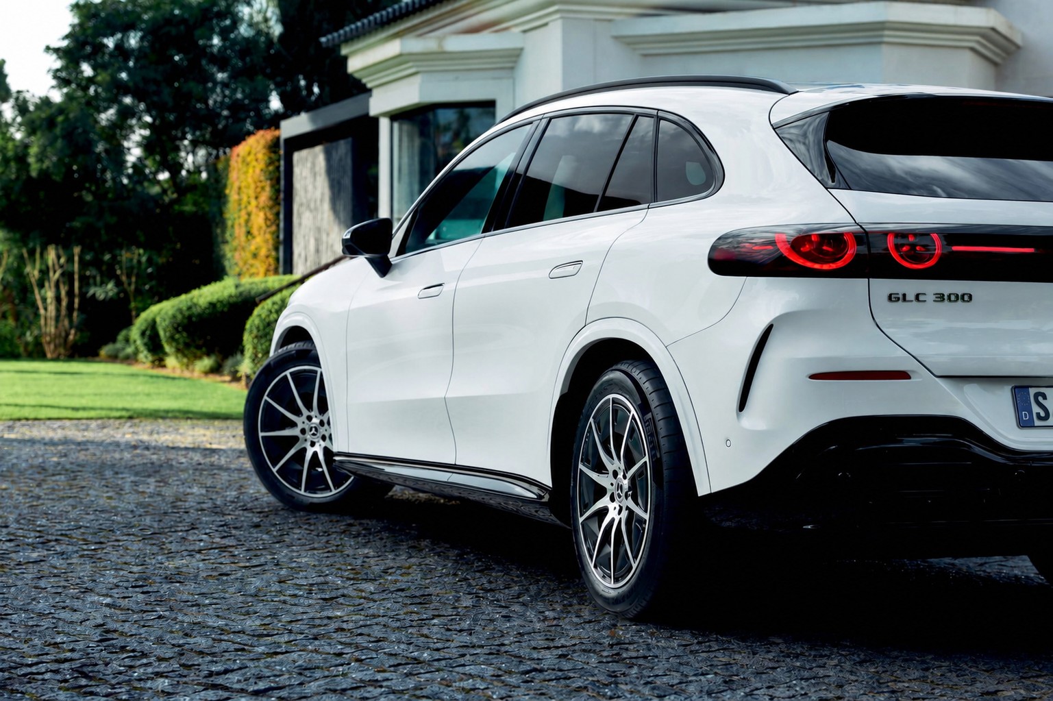 evtrend.de-mercedes-startet-bestellfreigabe-fuer-glc-250-eq-und-glc-300-4matic-eq-23 Mercedes startet Bestellfreigabe für GLC 250 EQ und GLC 300 4MATIC EQ